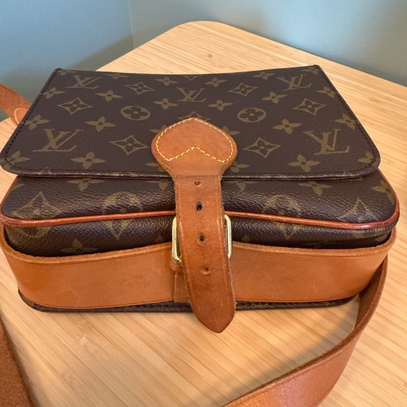 Louis Vuitton monogram crossbody bag - Picture 3 of 5